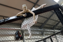 Uciekajacy-labadz,-balerina-Olga-Yaroshenko
