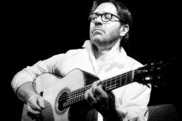 Gitarzysta-Ali-di-Meola-podczas-koncertu-EraJazzu-w-Warszawie-Palladium-20120312