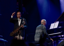 Benny-Golson-sax-i-Antonio-Farao-fortepian-podczas-koncertu-na-Warsaw-Summer-Jazz-Days-2019-Stodola-