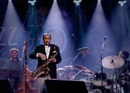 Benny-Golson-saksofon,-Gilles-Naturel-bas-and-Doug-Sides-perkusja-podczas-koncertu-na-Warsaw-Summer-