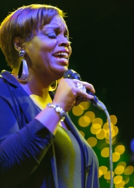 Wokalistka-Dianne-Reeves-na-koncercie-Ery-Jazzu-w-Warszawie-20111207