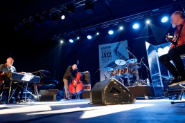 Hudson---John-Medeski---klawisze-Scott-Colley---bas,-John-Scofield---Gitara,-Jack-DeJohnette---perku