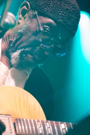 Gitarzysta-James-Blood-Ulmer-podczas-koncertu-na-Warsaw-Summer-Jazz-Days-2016-SohoFactory-Warszawa-2