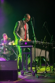 Jason-Marsalis-gra-na-wibrafonie-podczas-koncertu-na-Warsaw-Summer-Jazz-Days-2015-Soho-Factory-Warsz