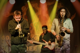 Ezra-Collective-podczas-wystepu-na-Jazz-Jamboree-2018-Stodola-20181027