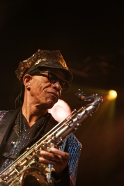 Idris-Ackamoor-saksofon-podczas-wystepu-Idris-Ackamoor-and-The-Pyramids-na-Jazz-Jamboree-2018-Stodol