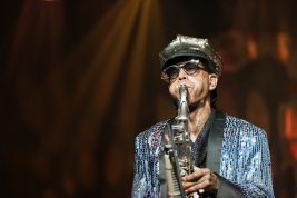 Idris-Ackamoor-saksofon-podczas-wystepu-Idris-Ackamoor-and-The-Pyramids-na-Jazz-Jamboree-2018-Stodol