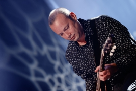 Liberty-Ellman-podczas-wystepu-z-Marcin-Olak-Imagine-Nation-na-Jazz-Jamboree-2018-Stodola-20181026