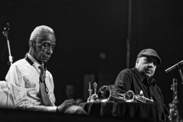 Roscoe-Mitchell-saksofon-podczas-wystepu-The-Art-Ensemble-of-Chicago-na-Jazz-Jamboree-2018-Stodola-2