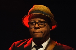 Gitarzysta-Jeff-Parker-podczas-koncertu-na-Warsaw-Summer-Jazz-Days-2015-Warszawa-SohoFactory-2014071