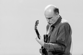 Gitarzysta-jazzowy-John-Scofield-na-koncercie-Ery-Jazzu-w-Sali-Kongresowej-w-Warszawie-20111006