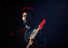 Luke-Stewart-bas-podczas-koncertu-James-Brandon-Lewis-UnRuly-Quintet-na-Warsaw-Summer-Jazz-Days-2019