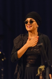 Francuska-piosenkarka-Melody-Gardot-podczas-koncertu-na-Warsaw-Summer-Jazz-Days-2012-Sala-Kongresowa