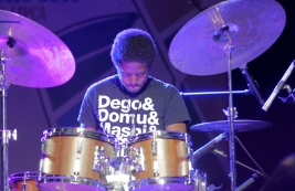 Moses-Boyd-podczas-koncertu-na-Warsaw-Summer-Jazz-Days-2018-Stodola-20180705