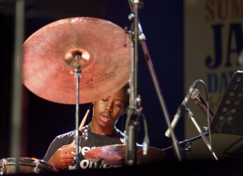 Moses-Boyd-podczas-koncertu-na-Warsaw-Summer-Jazz-Days-2018-Stodola-20180705