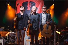 Gitarzysci-Wolfgang-Muthspiel,-Slava-Grigoryan-i-Ralph-Towner-na-koncercie-Warsaw-Summer-Jazz-Days-2