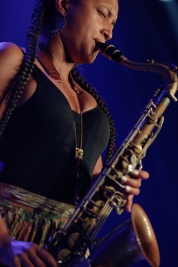 Garcia-Nubya-saksofon-podczas-koncertu-na-Warsaw-Summer-Jazz-Days-2019-Stodola-20190707