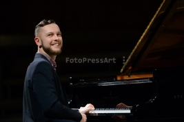 Pianista-Pawel-Kaczmarczyk-podczas-koncertu-Audiofeeling-Trio-w-Studio-Polskiego-Radia-S1-w-Warszawi