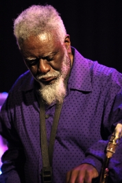 Saksofonista-Pharoah-Sanders-podczas-koncertu-na-Warsaw-Summer-Jazz-Days-2010-20100701