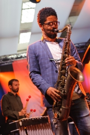 Mark-Shim-tenor-sax-and-Chris-Dingman-vibraphone-on-stage-with-Steve-Lehman-Octet-during-Warsaw-Summ