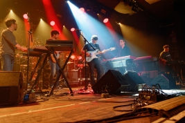 Justin-Stanton-keyboard-Michael-League-bas,Louis-Cato-bebny,-Bob-Lanzetti-gitara,-Bill-Laurence-keyb