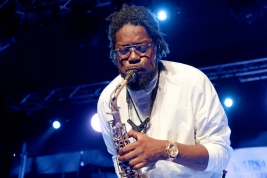 Soweto-Kinch-podczas-koncertu-na-Warsaw-Summer-Jazz-Days-2018-Stodola-20180706