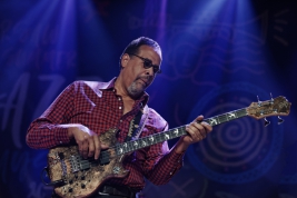 Basista-Stanley-Clarke-koncert-na-Warsaw-Summer-Jazz-Days-2019-Stodola-20190704