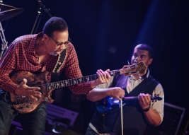 Stanely-Clarke-bass-i-Evan-Garr-skrzypce-koncert-na-Warsaw-Summer-Jazz-Days-2019-Stodola-20190704