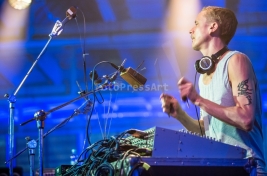 Vladislav-Delay-podczas-koncertu-SlyRobbie-meet-Nils-Petter-Molvaer-na-Warsaw-Summer-Jazz-Days-2015-