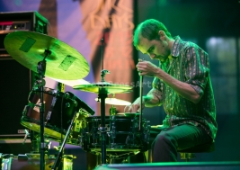Perkusista-Joao-Lobo-podczas-koncertu-na-Warsaw-Summer-Jazz-Days-2015-Soho-Factory-Warszawa-9-lipca-