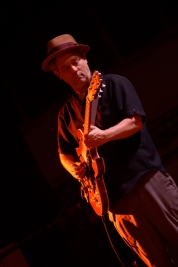 Gitarzysta-Will-Bernard-z-John-Medeskis-Mad-Skillet-na-Warsaw-Summer-Jazz-Days-2016-SohoFactory-Wars