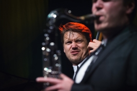 Basist-Wojtek-Mozelewski-podczas-koncertu-na-Warsaw-Summer-Jazz-Days-2011
