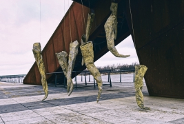Installation-of-the-sculptures-quot;Cocoonsquot;-by-Magda-Fokt-Bulwary-WiÅlane-Warsaw-20190115