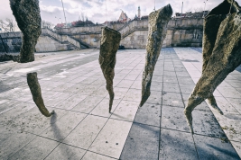 Installation-of-the-sculptures-quot;Cocoonsquot;-by-Magda-Fokt-Bulwary-WiÅlane-Warsaw-20190115
