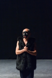 Aktor-Ryszard-Kluge-przed-proba-Krolestwa-Wszechwanny-Hanocha-Levina-Teatr-Zydowski-w-Warszawie-2014