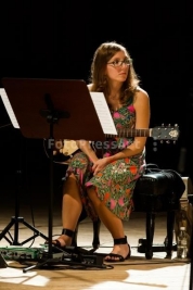 Mary-Halverson-na-scenie-podczas-koncertu-w-studio-im-W-Lutoslawskiego-w-Warszawie