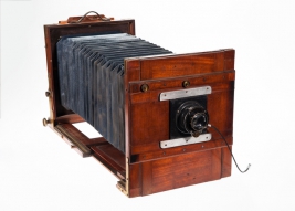 Stary-drewniany-aparat-miechowy-Prawdopodobnie-z-poczatku-20-wieku