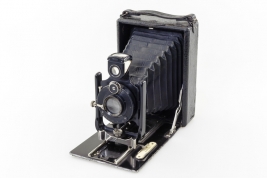 The-vintage-camera-Ica-Dresden