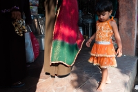 Dziewczynka-i-zlote-buty-Jaipur-Indie