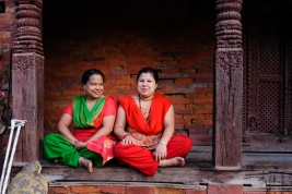 Dwie-nepalskie-kobiety-w-Katmandu