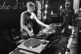 DJ-at-La-Fleche-dOr-club-in-Paris