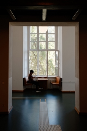 Korytarz-w-budynku-Uniwersytetu-Humboldt-w-Berlinie