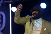 Gregory-Porter-na-scenie-podczas-Warsaw-Summer-Jazz-Days-2014-Soho-Factory-Warszawa