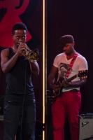 Trebacz-i-gitarzysta-grupy-Hypnotic-Brass-Ensemble-podczas-koncertu-na-Warsaw-Summer-Jazz-Days-2014-