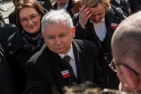 Jaroslaw-Kaczynski-podczas-manifestacji-z-okazji-pierwszej-rocznicy-tragedii-Smolenskiej-Warszawa-Kr