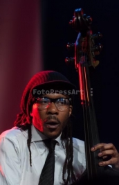Joe-Sander-gra-na-basie-podczas-koncertu-Warren-Wolf-Wolfpack-na-Warsaw-Summer-Jazz-Days-2014-Soho-F