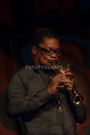 Ravi-Coltrane-gra-na-saksofonie-podczas-Warsaw-Summer-Jazz-Days-2014-Soho-Factory-Warszawa