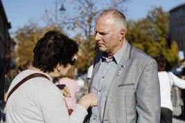 Jaroslaw-Kurski-na-manifestacji-antyfaszystowskiej-w-Warszawie-20181013