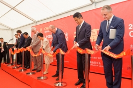 Ambasador-Chin-w-Polsce-Xu-Jian-i-Waldemar-Pawlak-podczas-otwarcia-targow-China-HomeLife-w-Nadarzyni