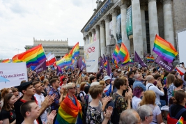 Manifestacja-Polska-Przeciwko-Przemocy-zorganizowana-przez-srodowiska-lewicowe-w-Warszawie-20190727